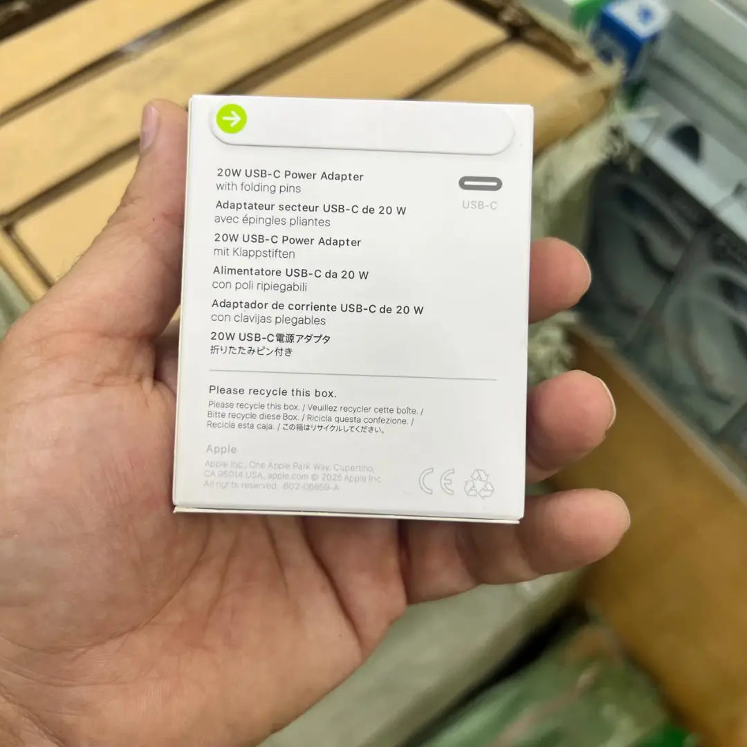 Apple 20W USB-C Power Adapter (UK 3-Pin) 7